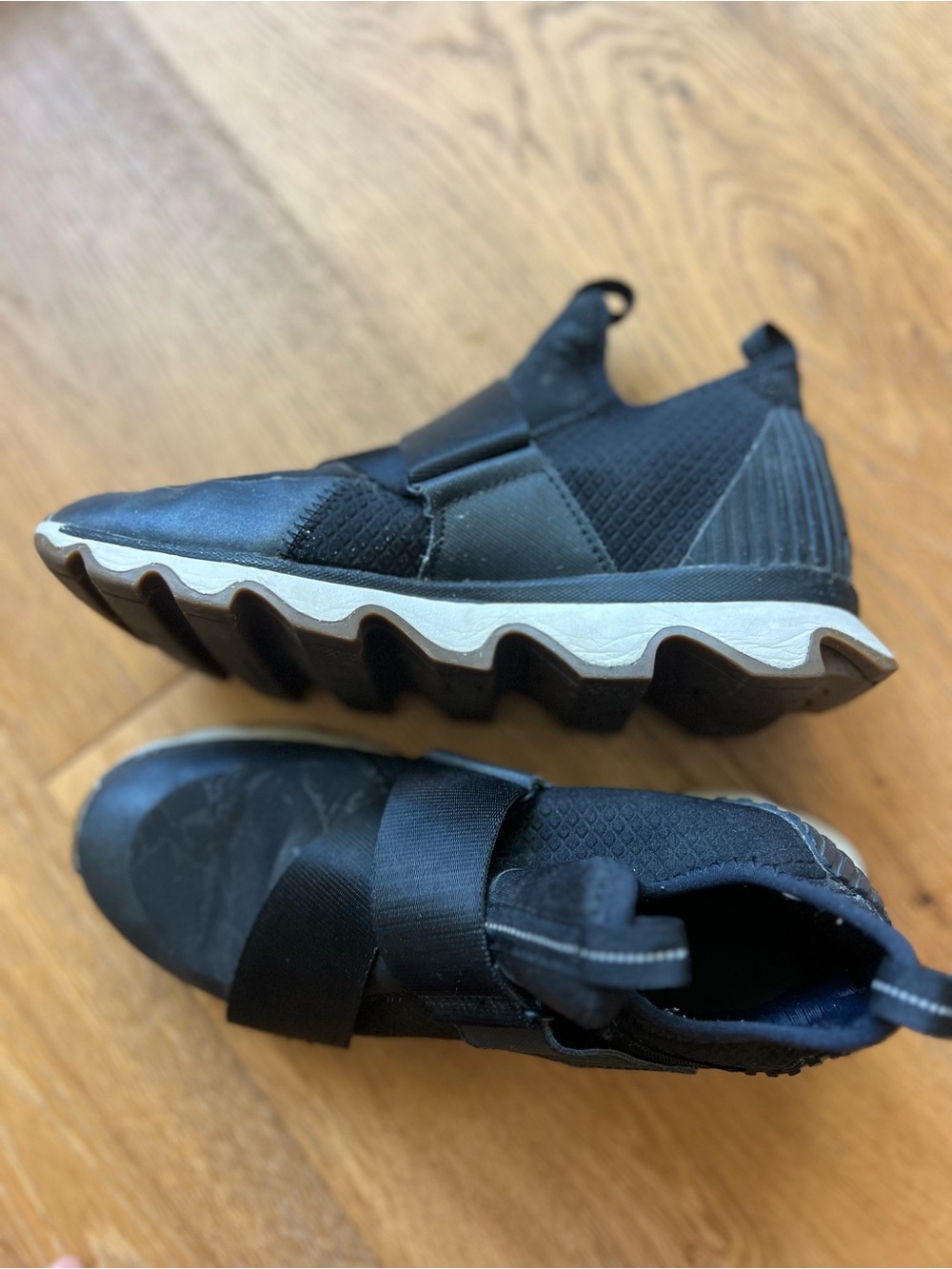 Sorel Black Slip-On Shoes, sz 7
